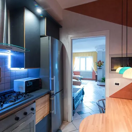 Lo Specchio Sul - The House Of Travelers * Como