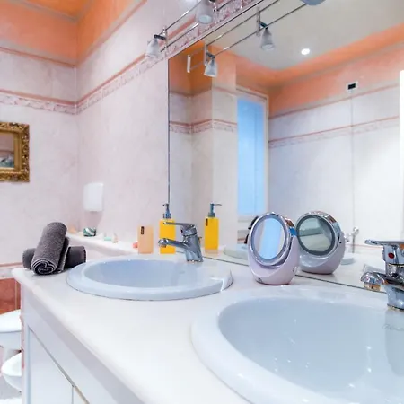 Lo Specchio Sul - The House Of Travelers Como