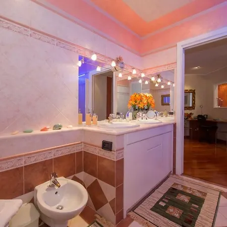 Lo Specchio Sul - The House Of Travelers Apartment