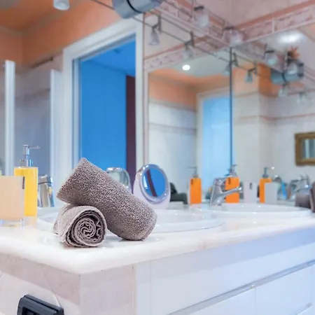 Lo Specchio Sul - The House Of Travelers Apartment