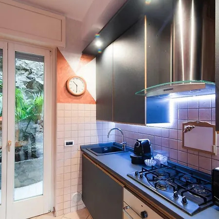 Lo Specchio Sul - The House Of Travelers Apartment *