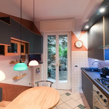 Lo Specchio Sul - The House Of Travelers Apartment