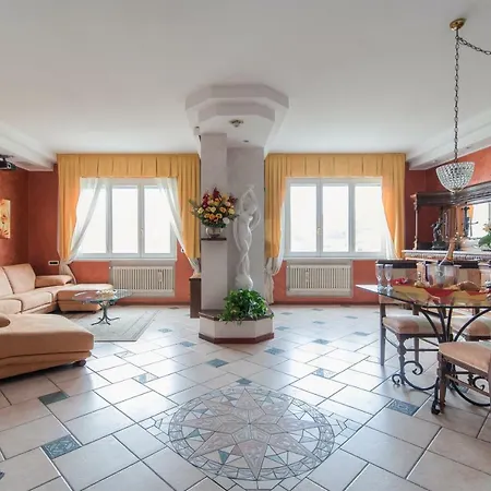 Apartment Lo Specchio Sul - The House Of Travelers Como