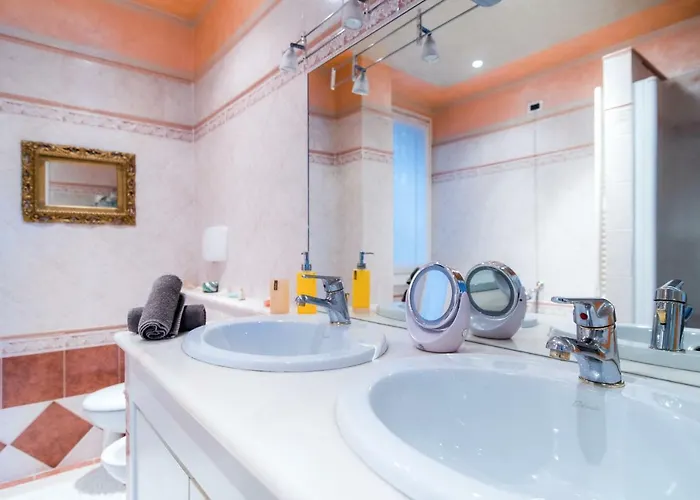 Lo Specchio Sul - The House Of Travelers Como