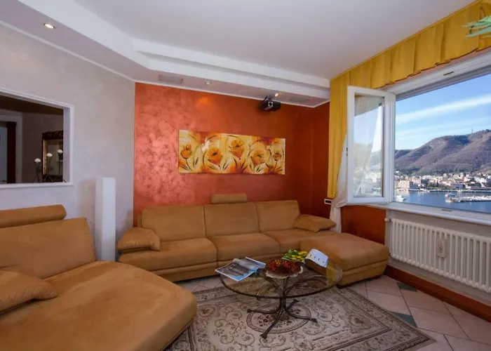 Lo Specchio Sul - The House Of Travelers