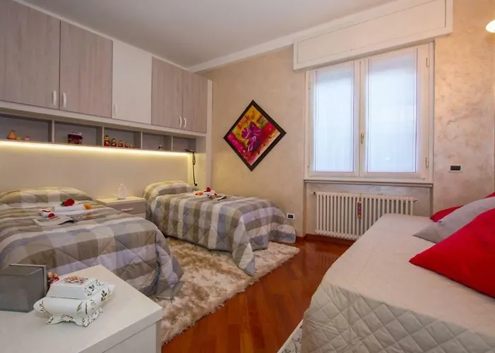 Lo Specchio Sul - The House Of Travelers شقة