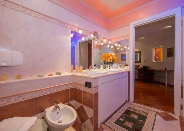 Lo Specchio Sul - The House Of Travelers شقة