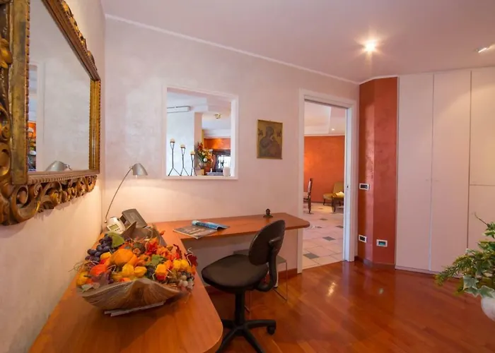 Lo Specchio Sul - The House Of Travelers *